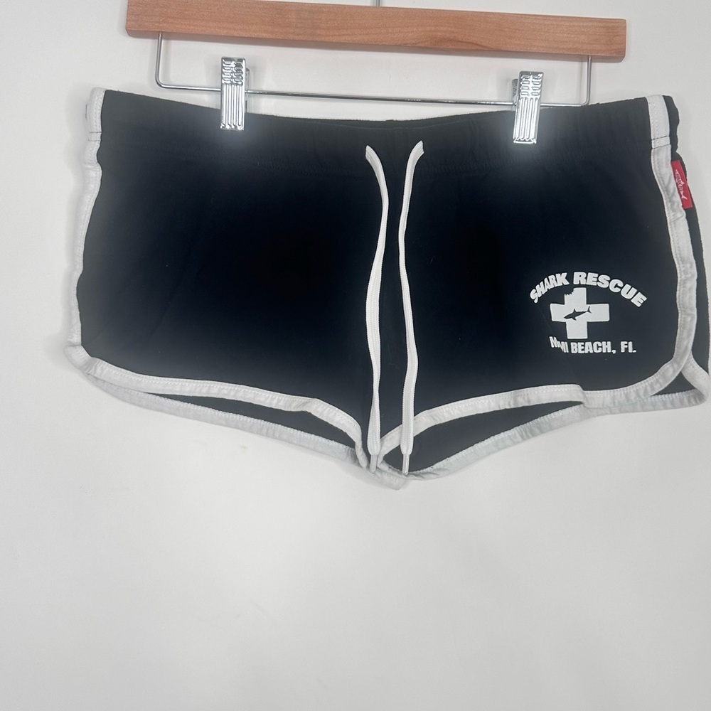 Black & White Shark rescue short shorts size large‎